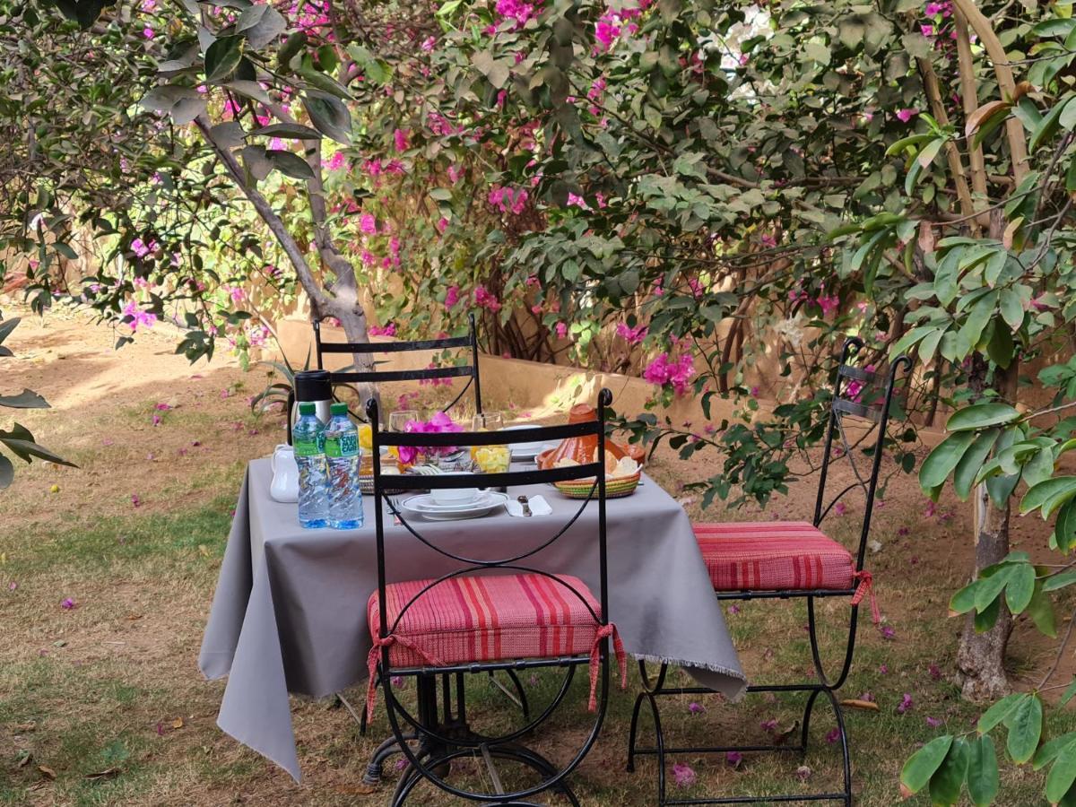 Le Souimanga Bleu Saly Bed & Breakfast Exterior foto