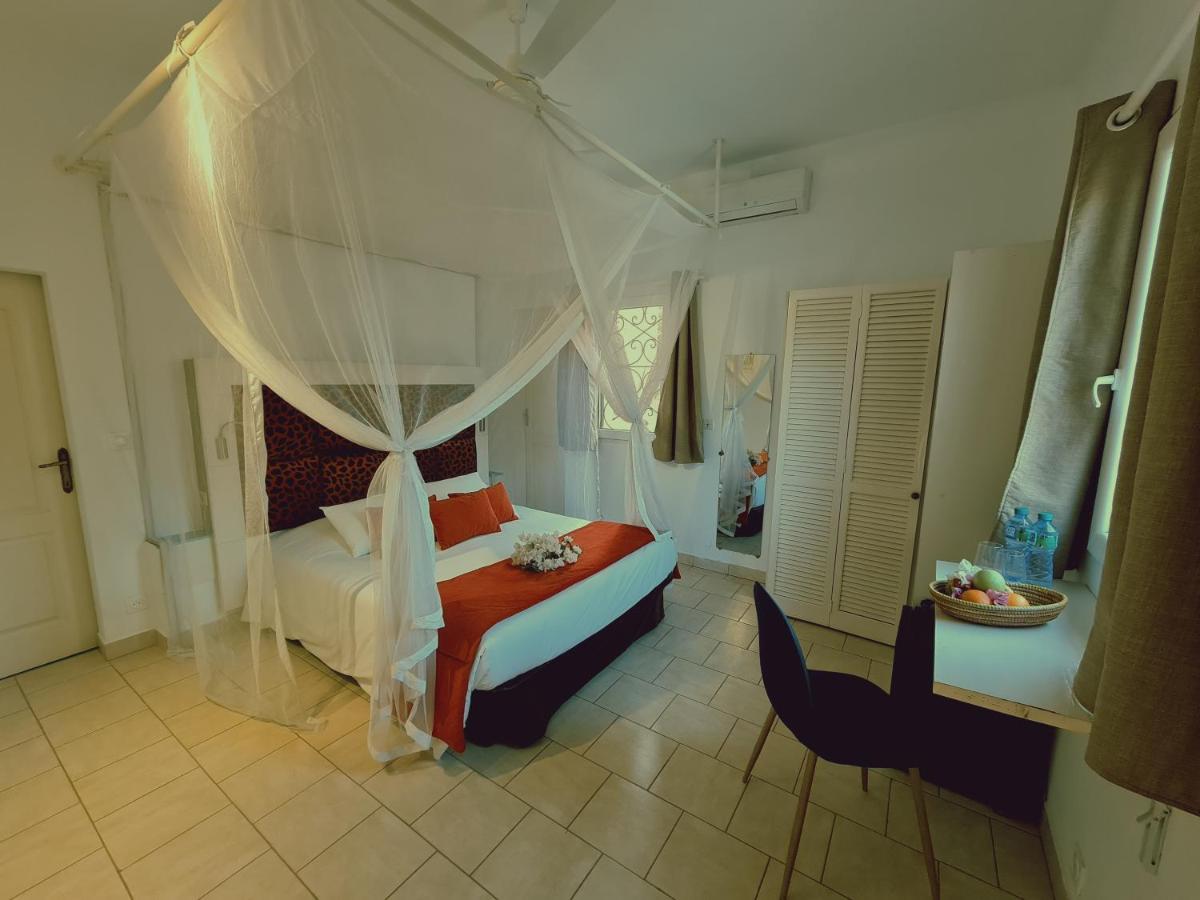 Le Souimanga Bleu Saly Bed & Breakfast Exterior foto