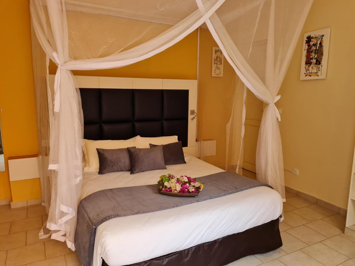 Le Souimanga Bleu Saly Bed & Breakfast Exterior foto