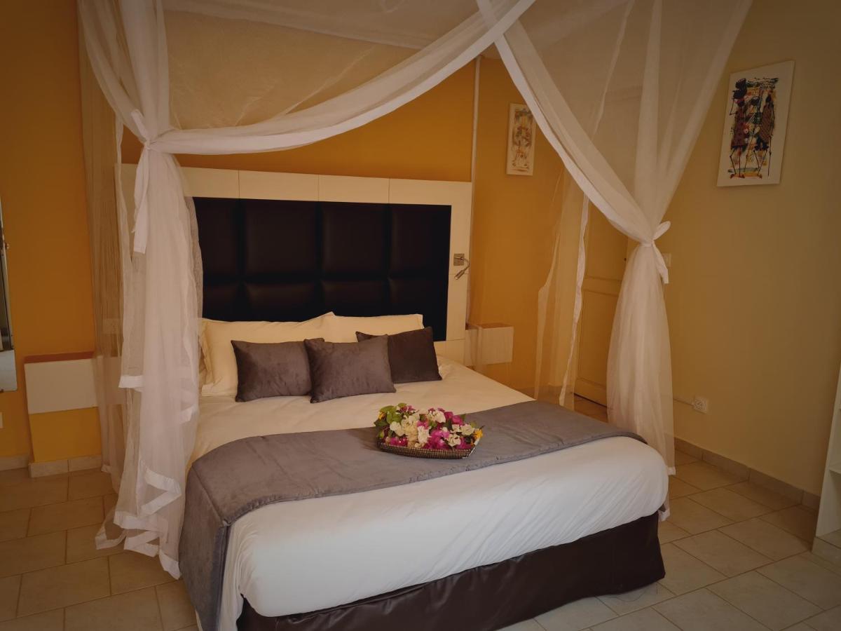 Le Souimanga Bleu Saly Bed & Breakfast Exterior foto