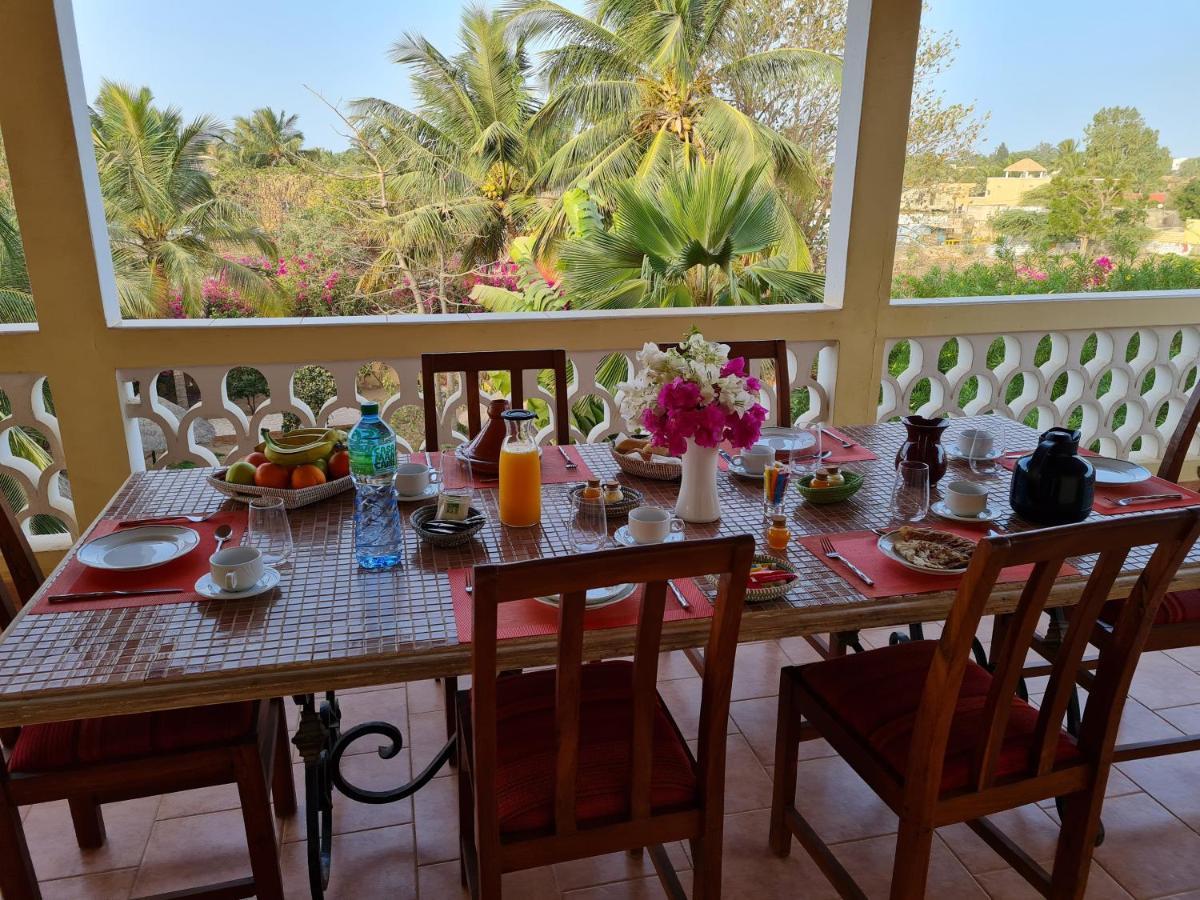 Le Souimanga Bleu Saly Bed & Breakfast Exterior foto