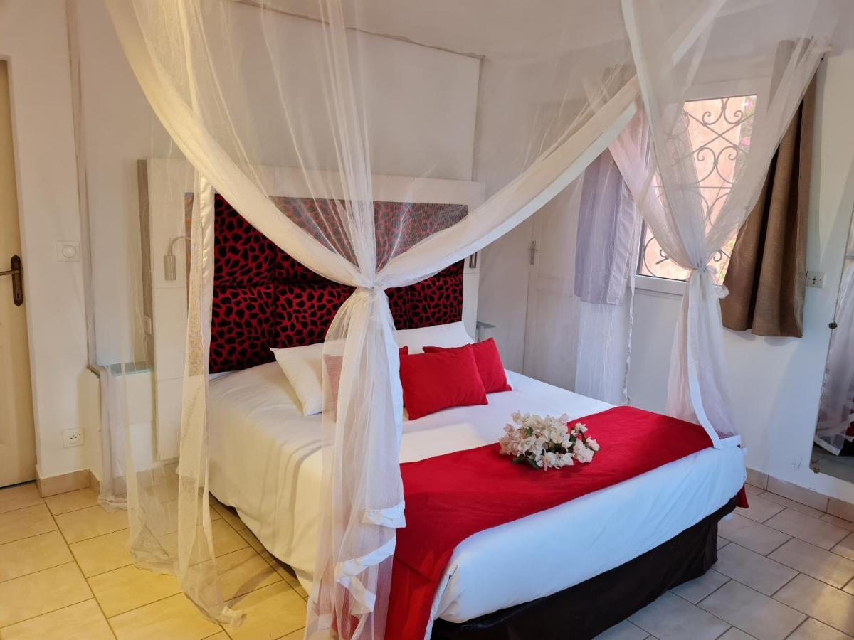 Le Souimanga Bleu Saly Bed & Breakfast Exterior foto