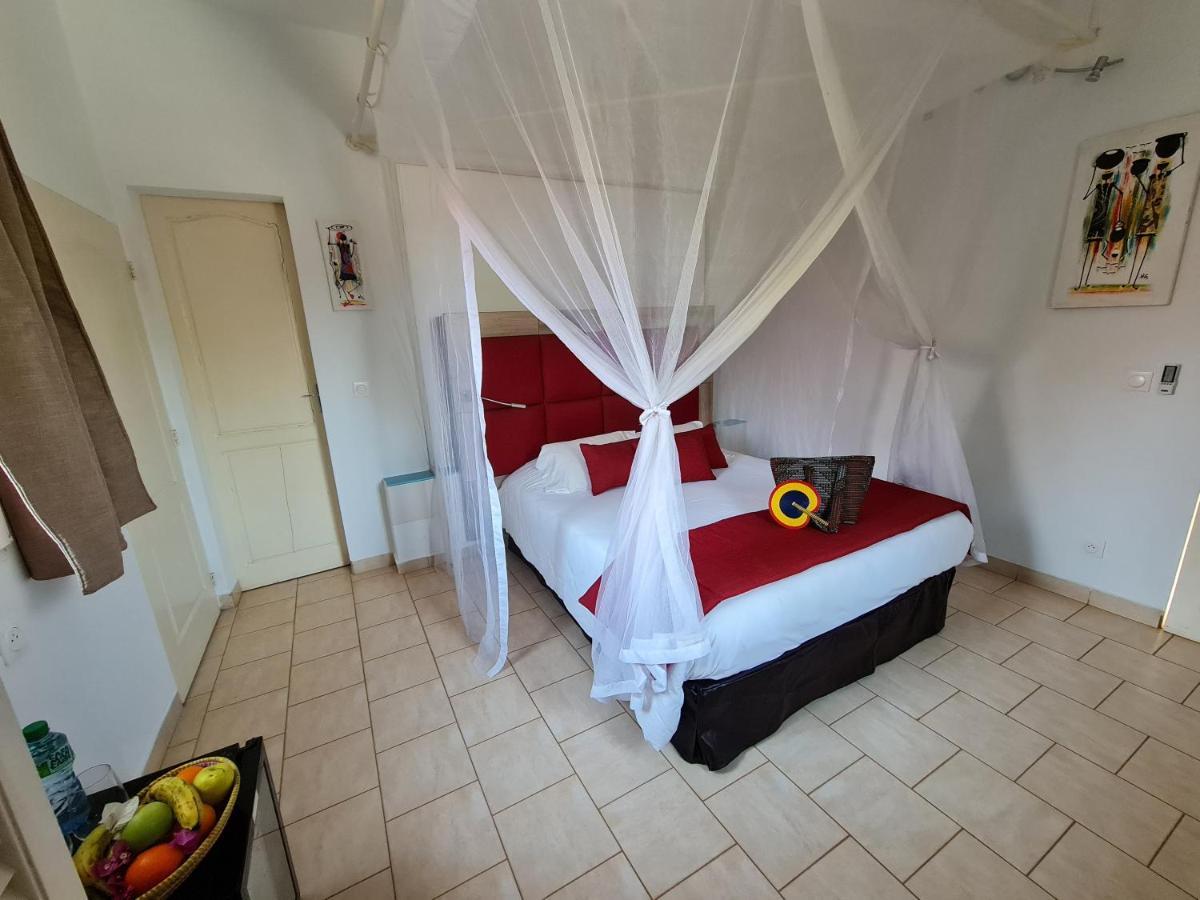 Le Souimanga Bleu Saly Bed & Breakfast Exterior foto