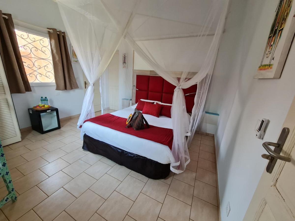 Le Souimanga Bleu Saly Bed & Breakfast Exterior foto