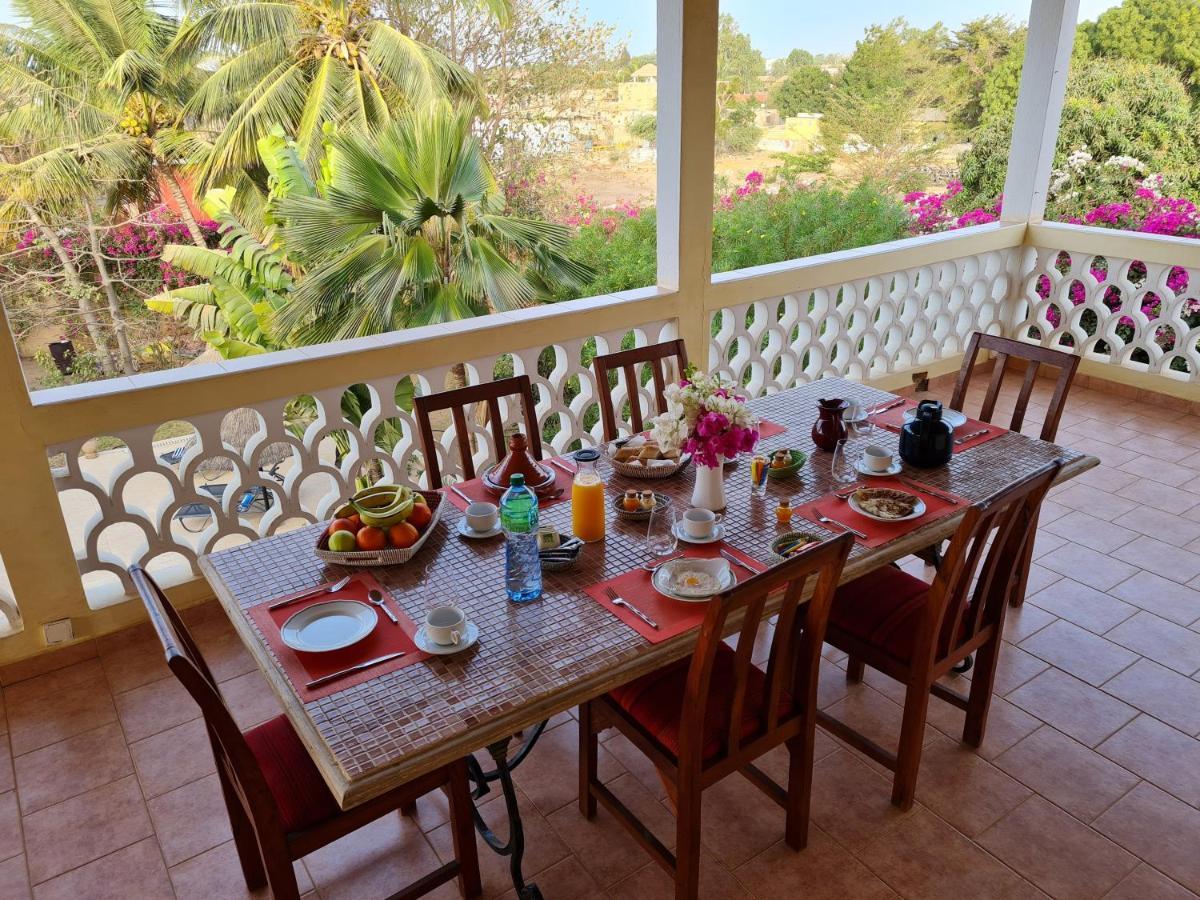 Le Souimanga Bleu Saly Bed & Breakfast Exterior foto