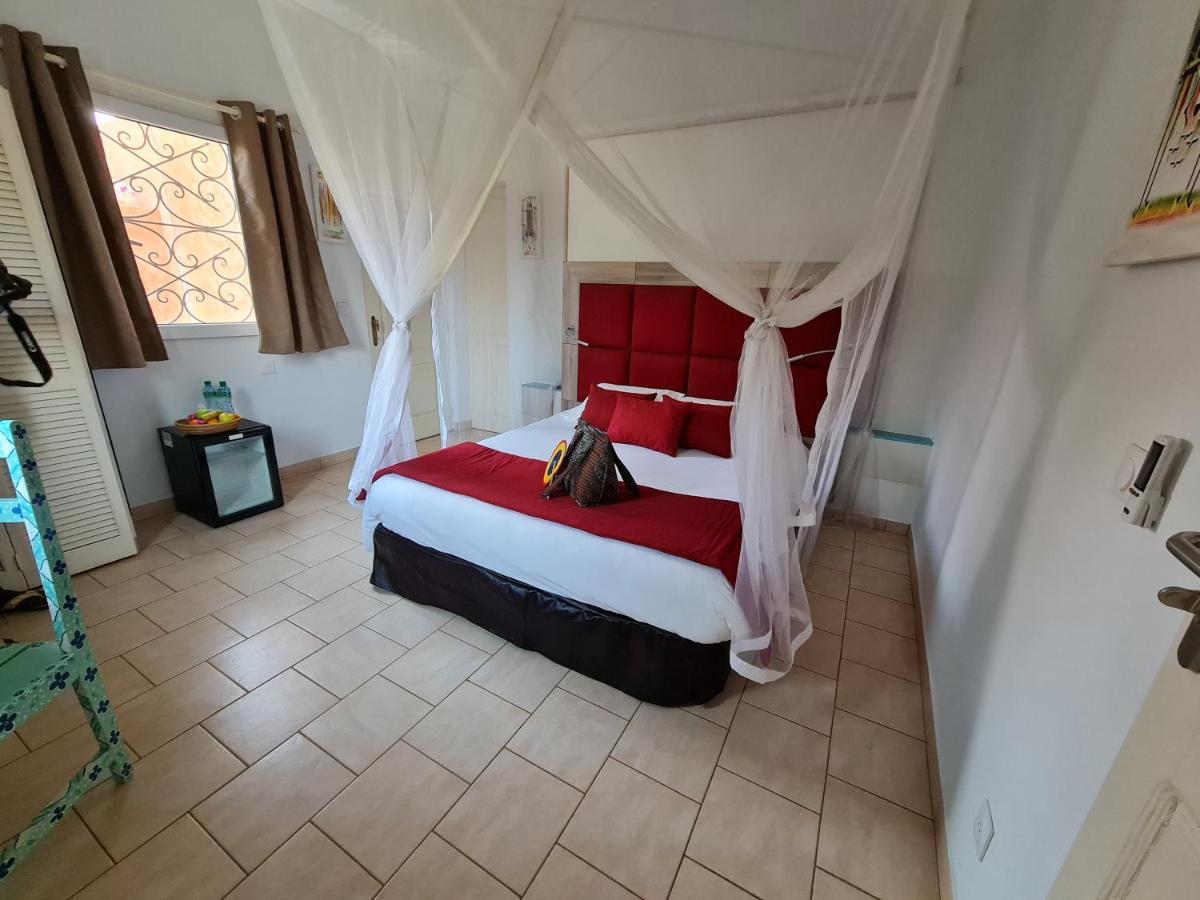 Le Souimanga Bleu Saly Bed & Breakfast Exterior foto