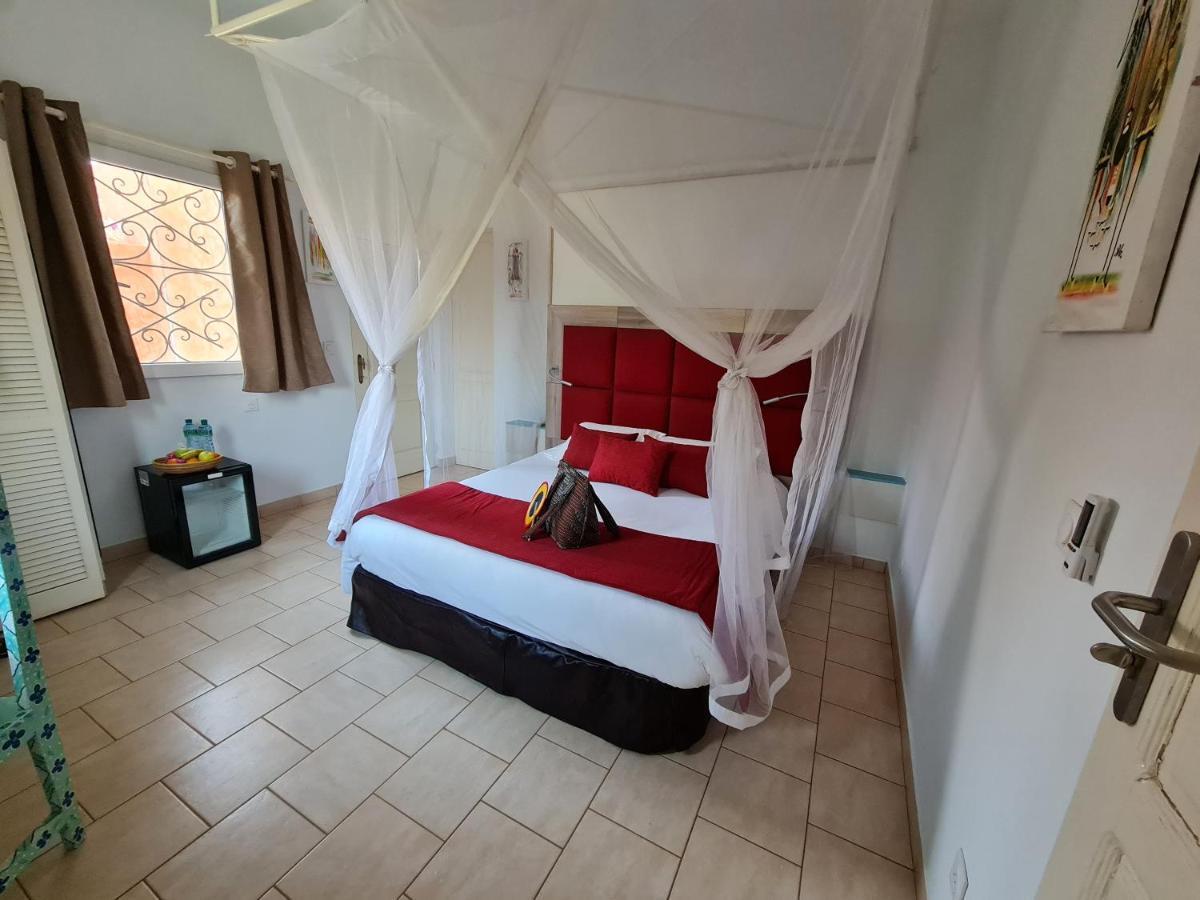 Le Souimanga Bleu Saly Bed & Breakfast Exterior foto