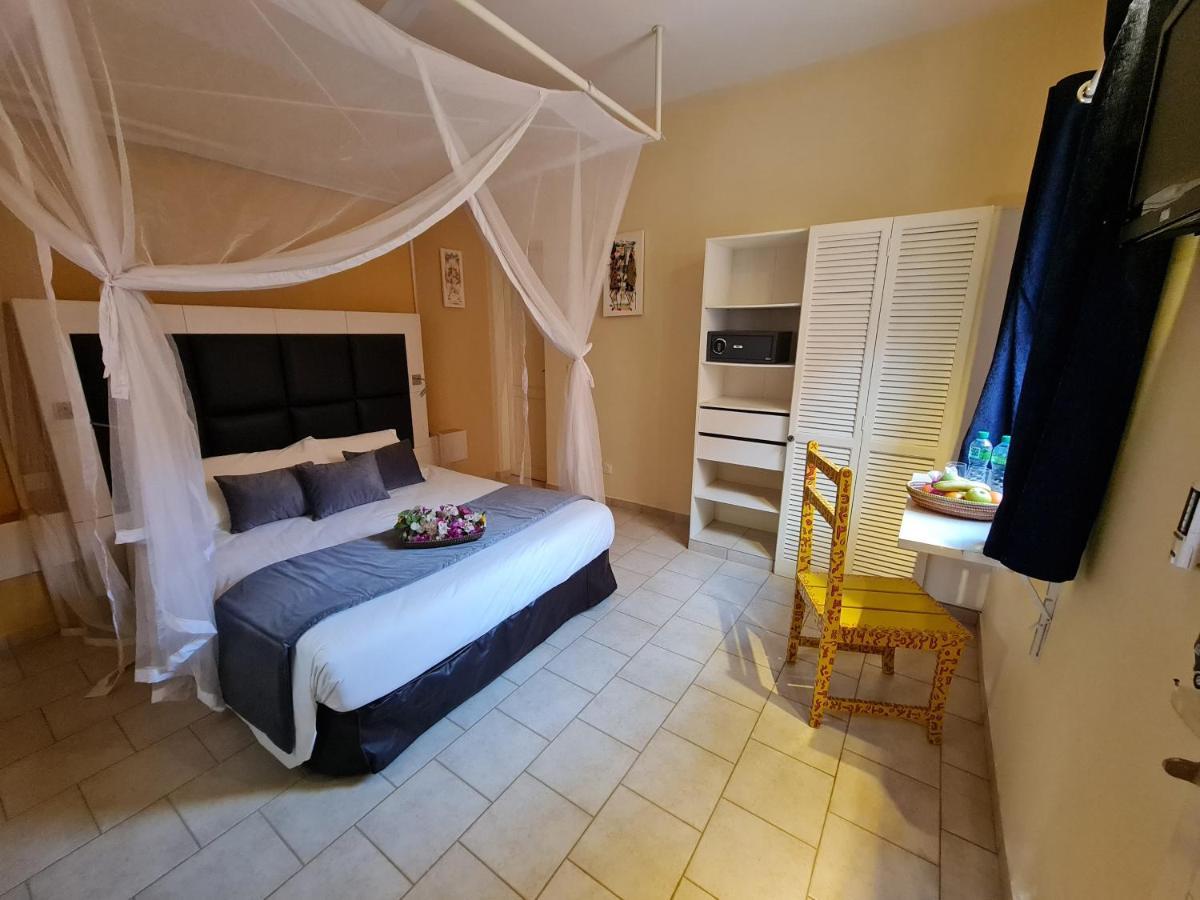 Le Souimanga Bleu Saly Bed & Breakfast Exterior foto