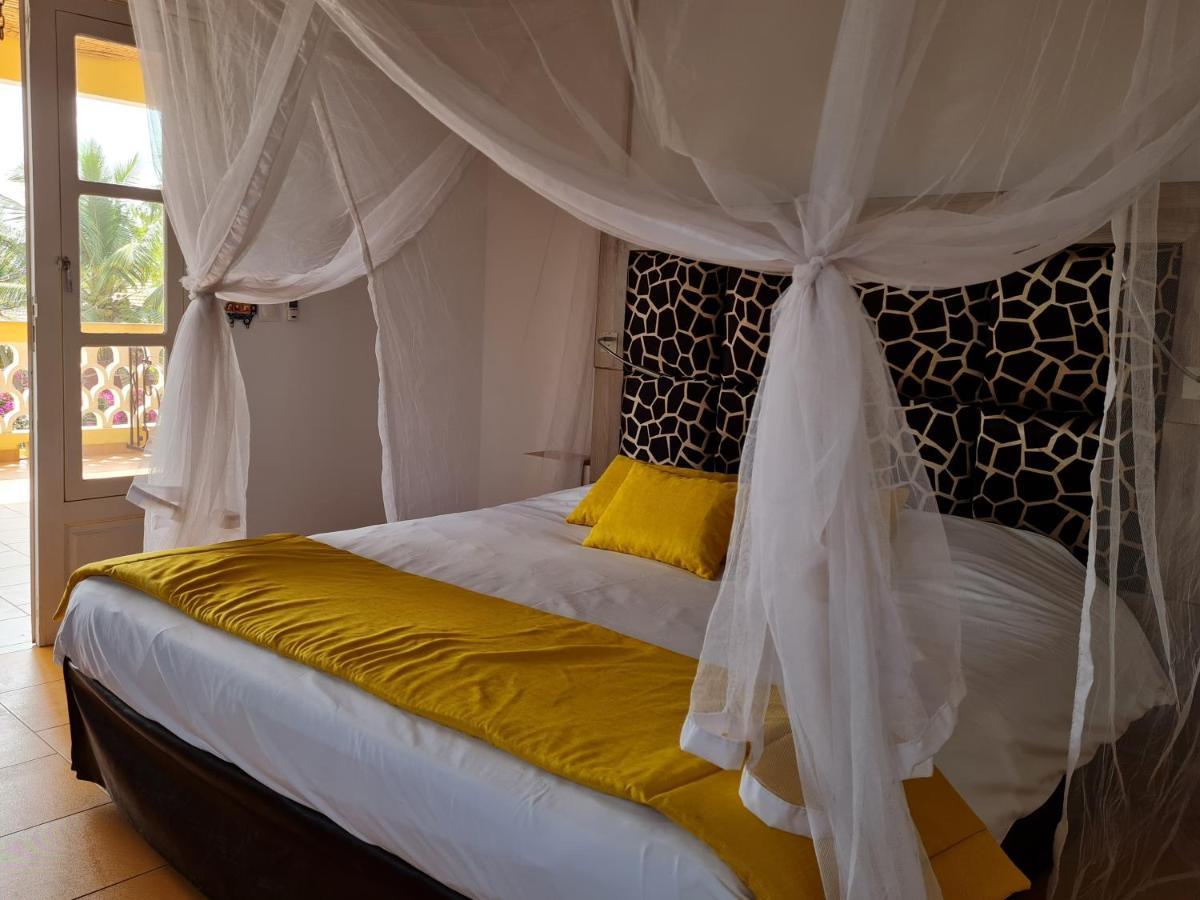 Le Souimanga Bleu Saly Bed & Breakfast Exterior foto