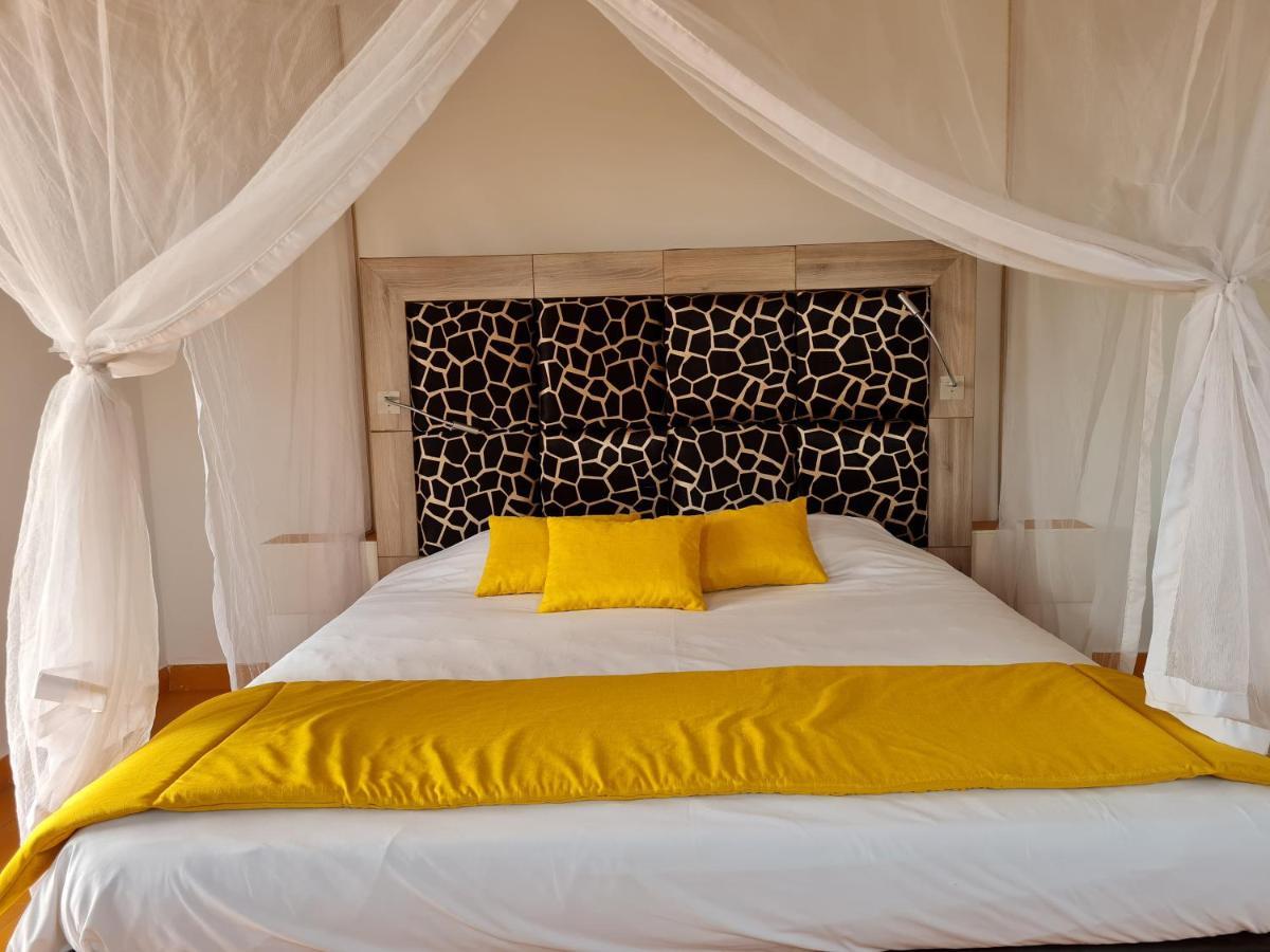 Le Souimanga Bleu Saly Bed & Breakfast Exterior foto
