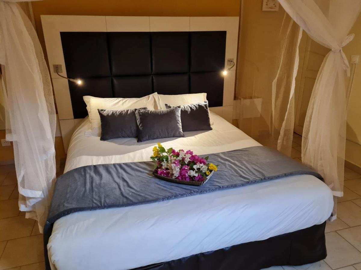 Le Souimanga Bleu Saly Bed & Breakfast Exterior foto