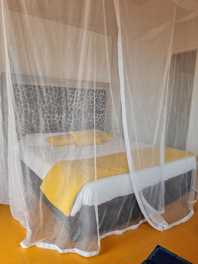 Le Souimanga Bleu Saly Bed & Breakfast Exterior foto