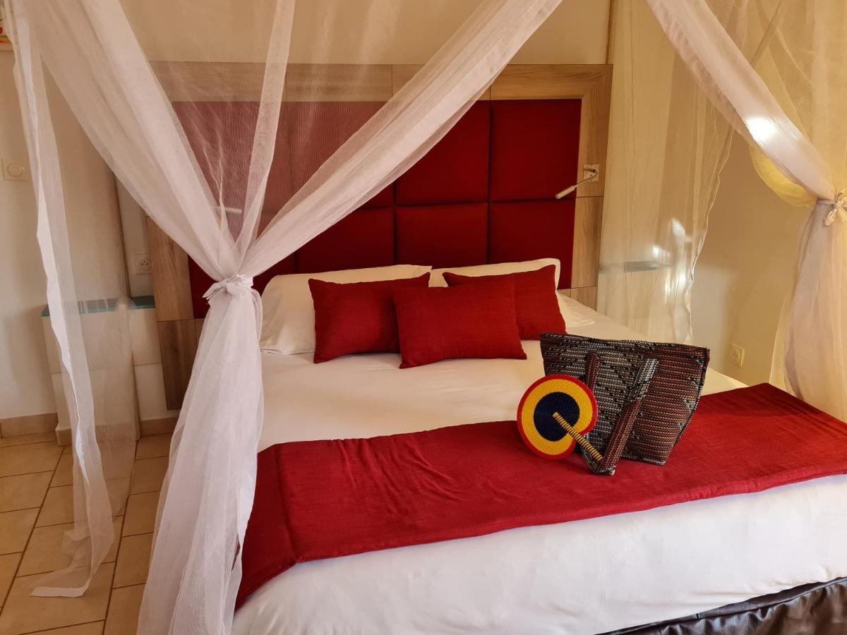 Le Souimanga Bleu Saly Bed & Breakfast Exterior foto