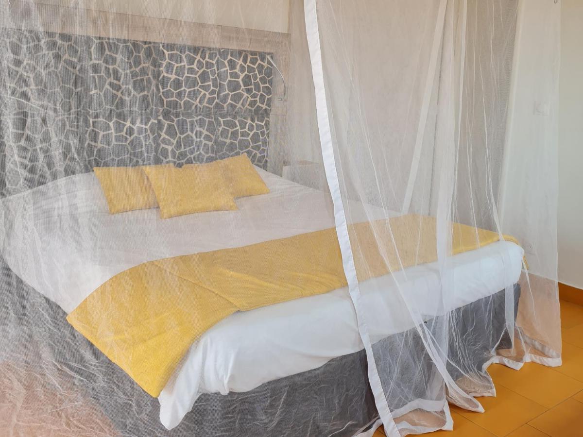 Le Souimanga Bleu Saly Bed & Breakfast Exterior foto