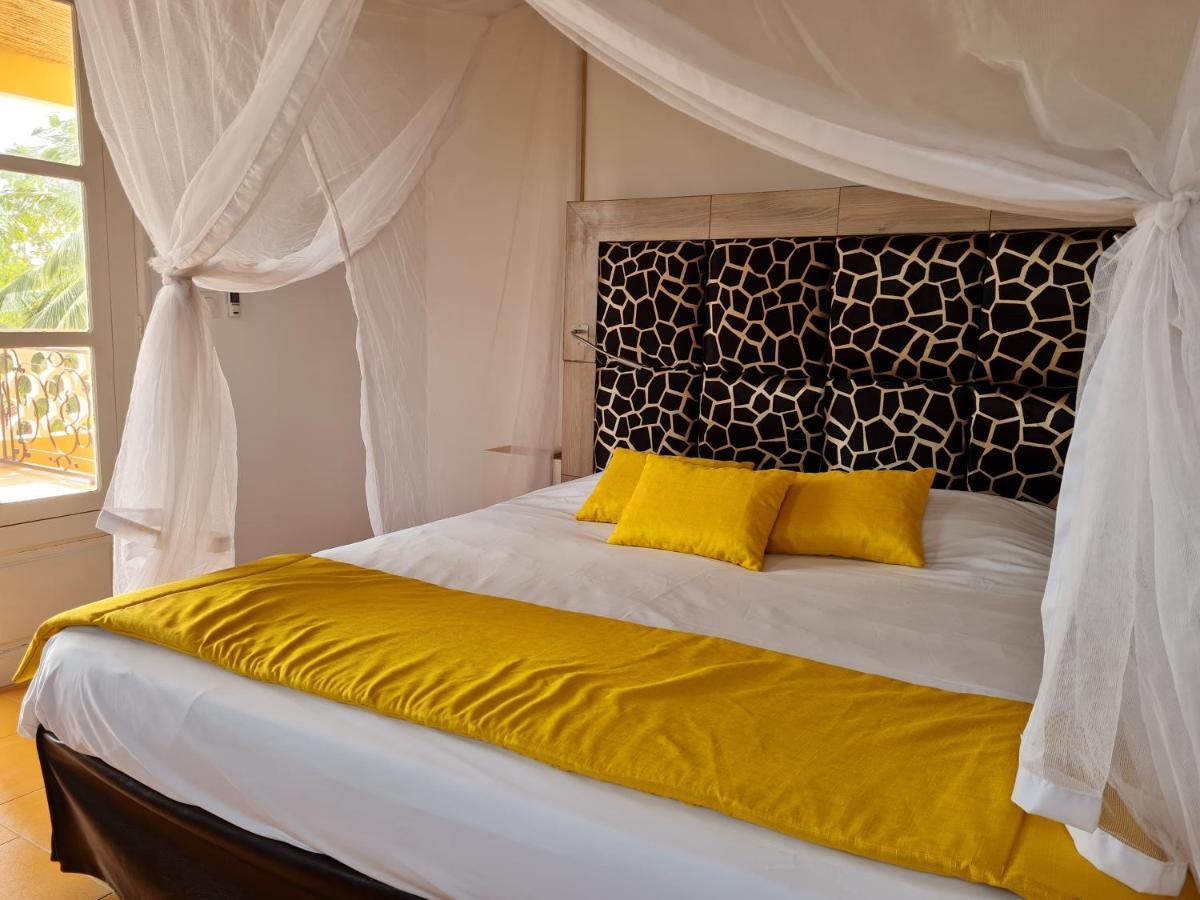 Le Souimanga Bleu Saly Bed & Breakfast Exterior foto